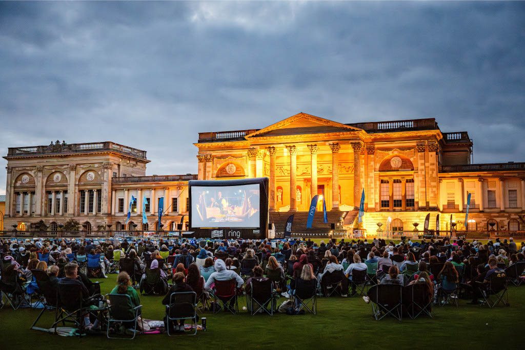 How to Find the Best Corporate Event Venue for Your Business?